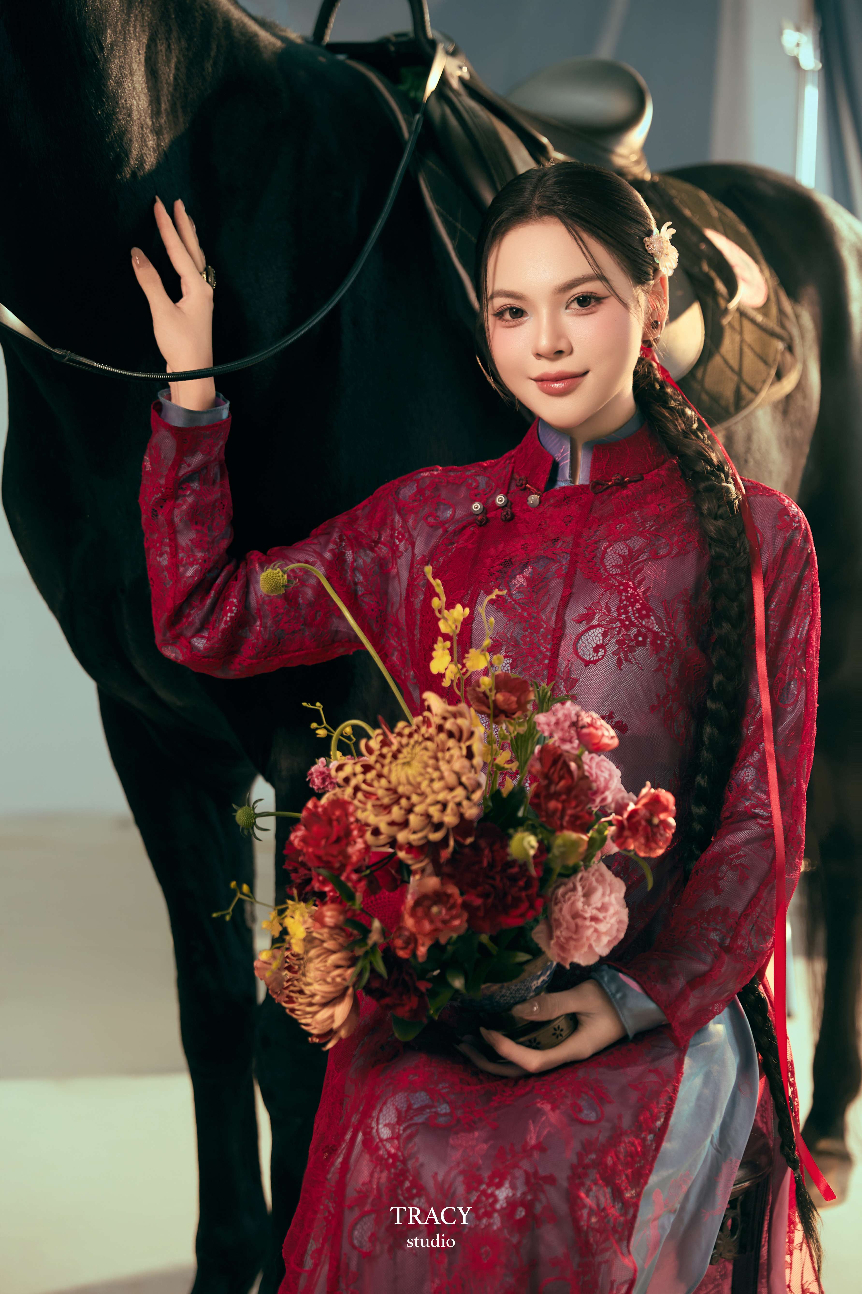 frontend/img/gallery/anh-tet-yem-ao-dai/tracy-studio-chup-concept-ma-dao-thanh-cong (3).jpg